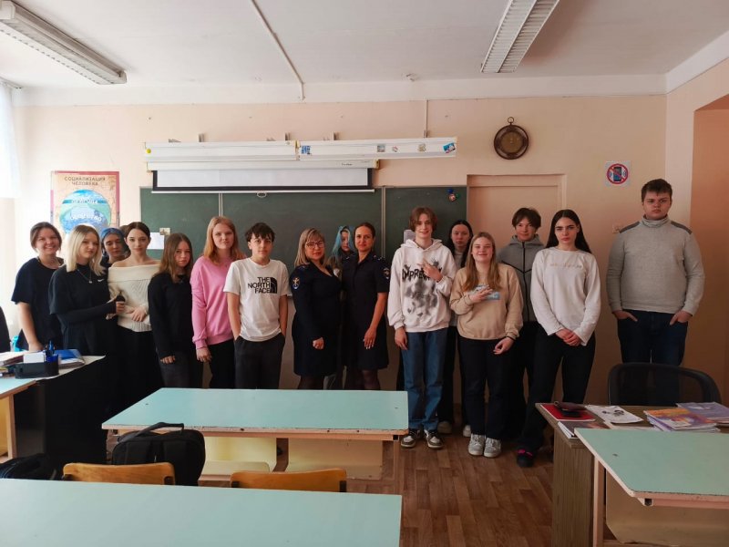 В Северске полицейские рассказали школьникам о профессии следователя