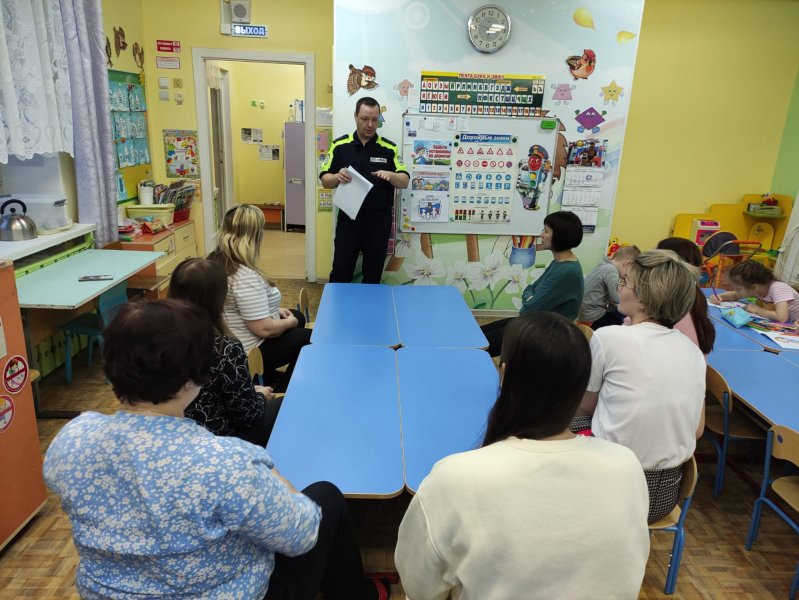 Сотрудники УМВД России по ЗАТО г. Северск провели родительское собрание в детском саду